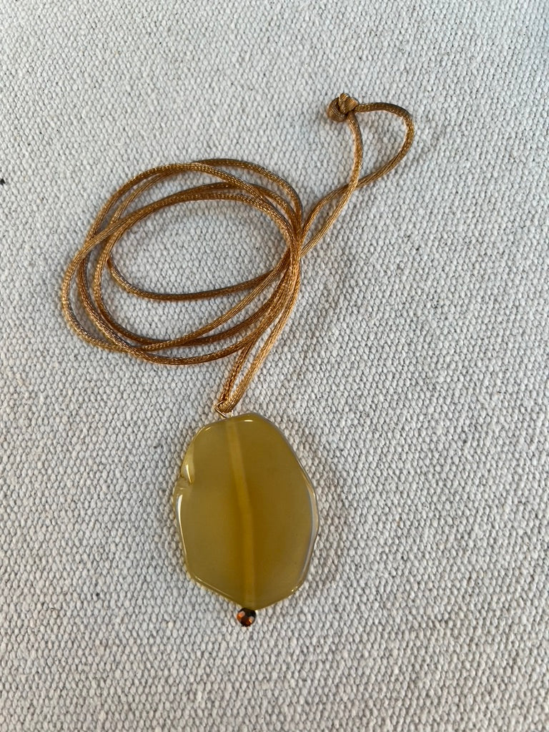 Collar Piedra Mantequilla