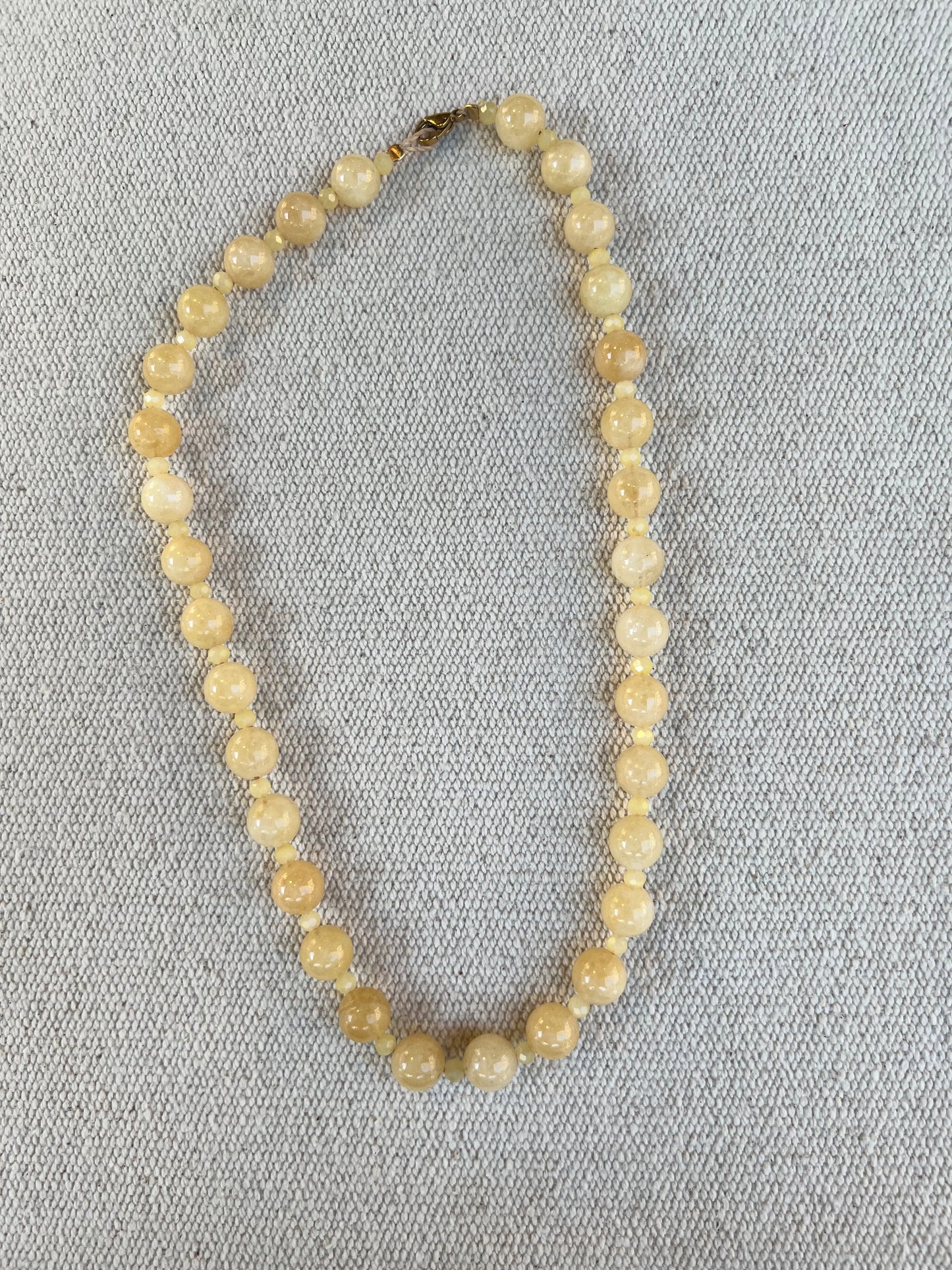 Collar Mantequilla y cristal