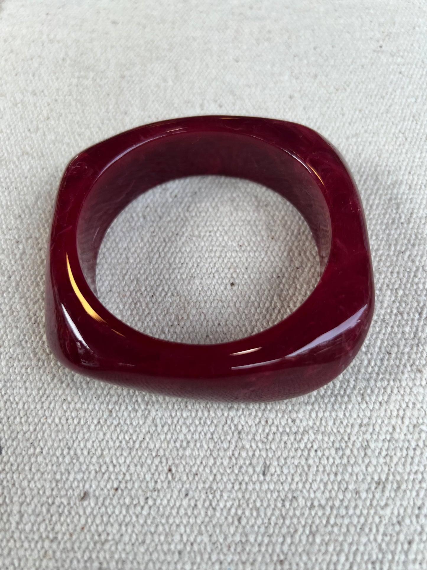 Pulsera Cuadrada Granate