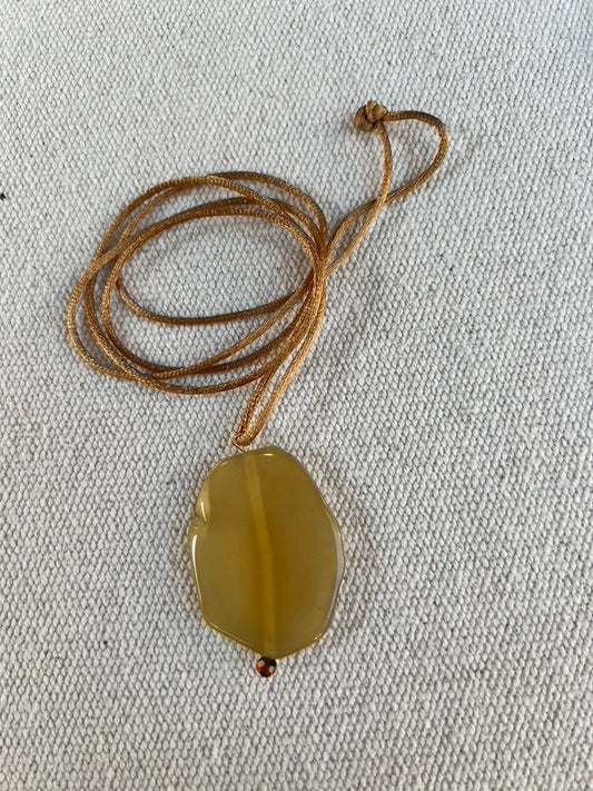 Collar Piedra Mantequilla